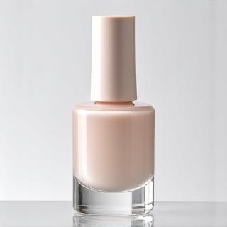 Flacon de base protectrice pour les ongles sur fond neutre.